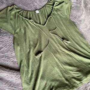 Green Old Navy shirt large